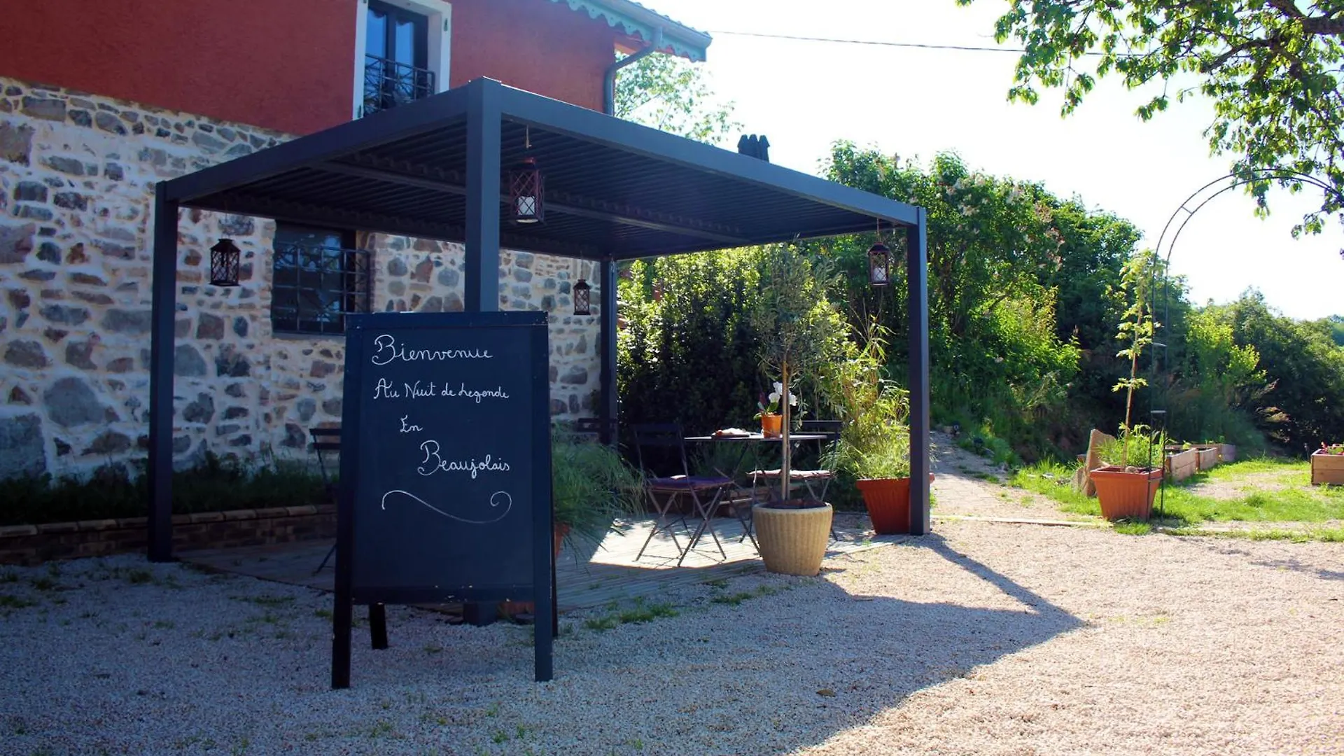Hotel Nuit De Legende En Beaujolais Lantignié-en-Beaujolais 0*,  Francie
